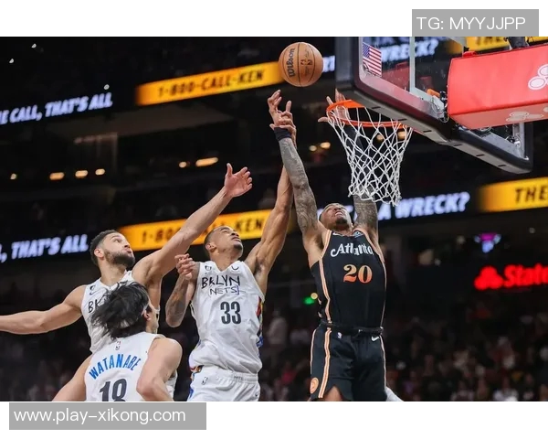 克拉克斯顿内线表现抢眼15分钟内高效拿下11分并抢8篮板