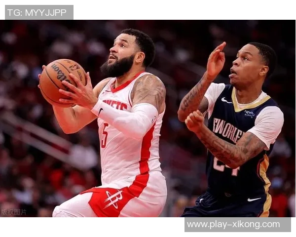 亚当斯替补出战12分钟表现神勇四投全中贡献8分2板2助