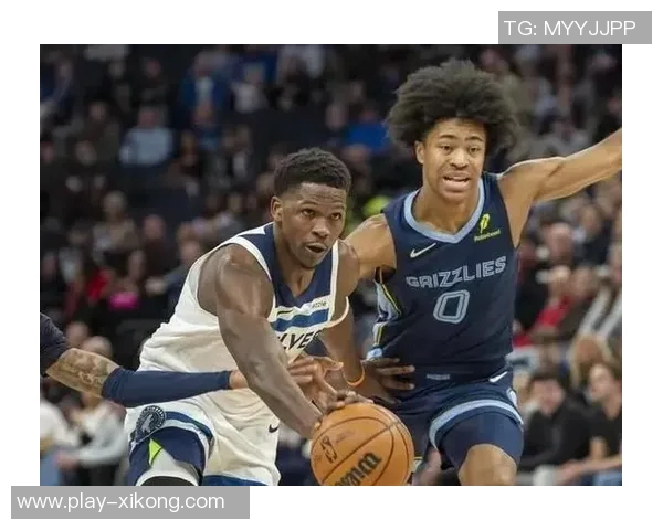 爱德华兹表现平平17投6中仅得17分贡献3篮板1断1帽令人失望