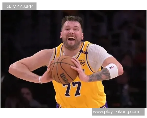 东契奇盛赞斯玛特防守技巧称其独特表现令人惊叹